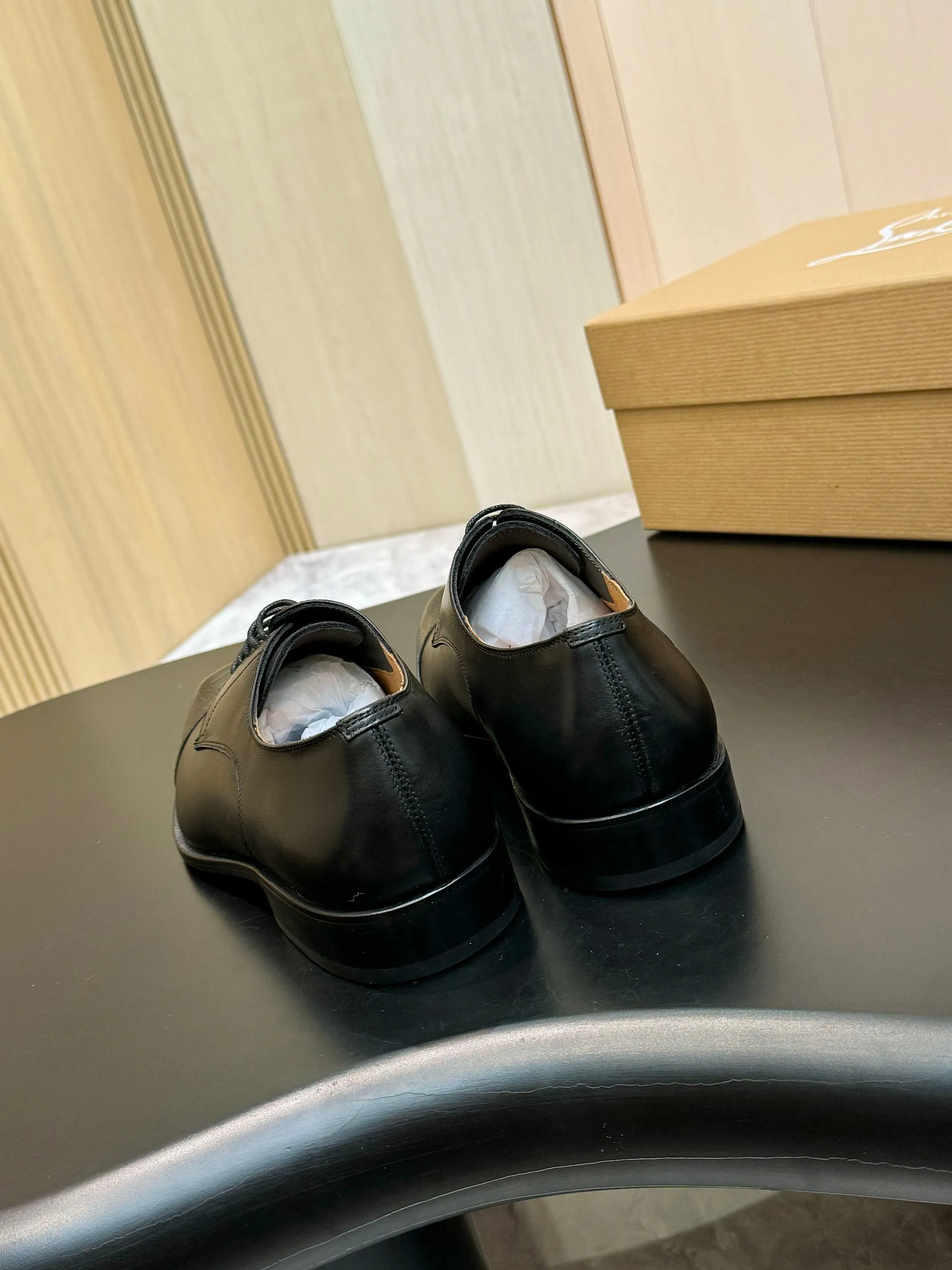 [CL red sole shoes] Top P: 1020💰 Size 39-44 (⚠️38.45.46.47 custom-made, non-returnable and non-exchangeable) 🆑High-end men's business formal leather shoes, original authentic top quality goods ••✅💯 Top original order purchasing agent! Original imported patterned cowhide ➕Imported cowhide lining ➕Cowhide feet ➕Original leather outsole~🉑️Feel free to compare the authentic ones!